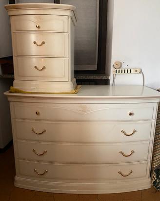 Set da camere: cassettiera con specchio e comodini