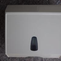 Dispenser distributore asciugamani carta piegati