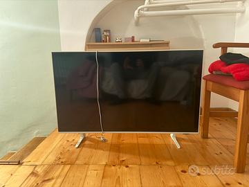 Samsung Smart TV 43” 4K UHD Crystal - UE43CU8580U