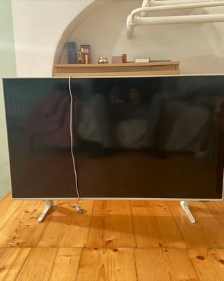 Samsung Smart TV 43” 4K UHD Crystal - UE43CU8580U