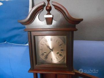 Orologio a pendolo a carica manuale