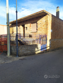 Casa indipendente con cortile