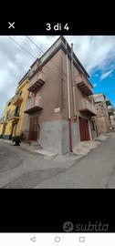 Casa su tre livelli abitabile