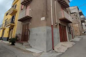 Casa su tre livelli abitabile