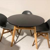 Tavolo nero rotondo con 3 sedie