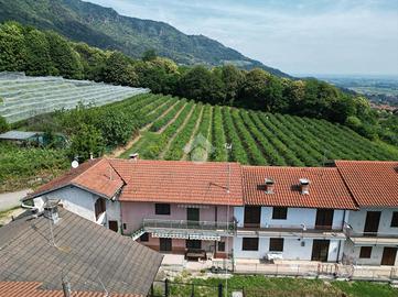 VILLA A SCHIERA A ENVIE
