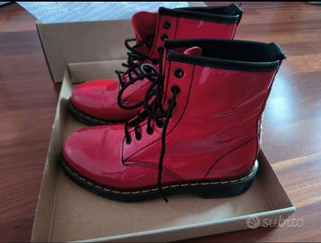 Stivaletti in pelle vernice rossa