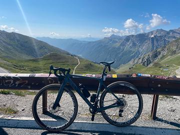 Gravel Canyon Grizl CF SL 7 eTap
