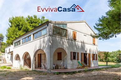 Villa indipendente vista mare con giardino