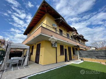 VILLA A SCHIERA A DAIRAGO