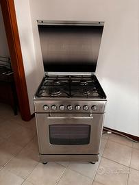 Cucina in acciaio a libera installazione