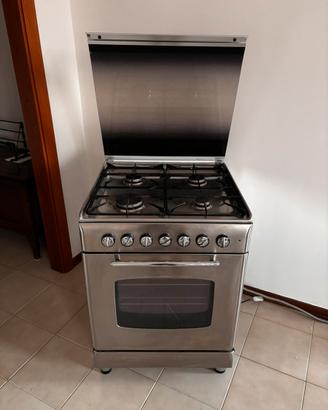 Cucina in acciaio a libera installazione