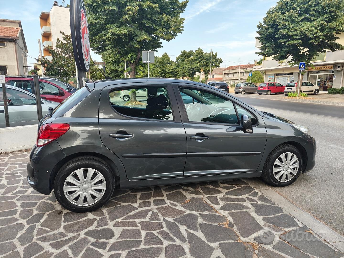 Peugeot 207 2010 photo 2