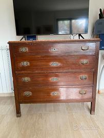 Comò antico, con 4 cassettoni e piano in marmo.