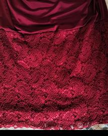 Mini vestito bordeaux.