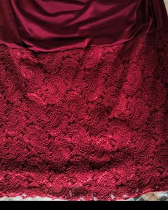 Mini vestito bordeaux.