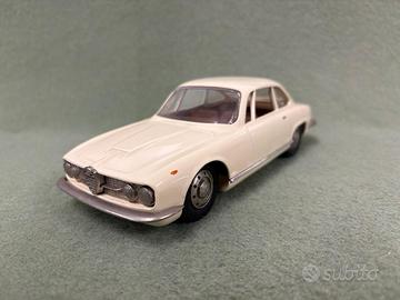 TOGI Alfa Romeo 2600 Sprint Coupé 1965 scala 1:23