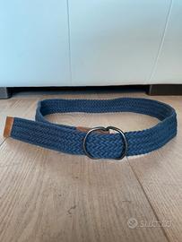 Cintura in corda blu.