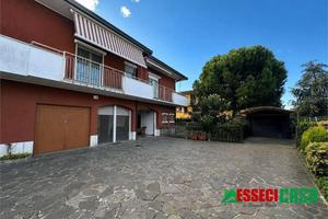 Villa di 183 m² con più di 5 locali e box auto a A