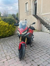 BMW F900XR con Tris Valigie e scarico MIVV