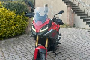 BMW F900XR con Tris Valigie e scarico MIVV