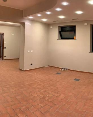 Parabiago negozio ristrutturato