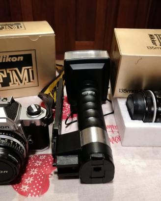NIKON FM con 50 1,8 +135 2,8 + Flash METZ 45 Ct1