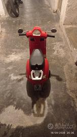 vespa elettrica per bambini piaggio rossa 