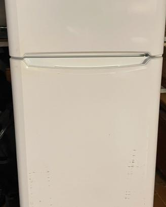 Frigorifero con Freezer Indesit