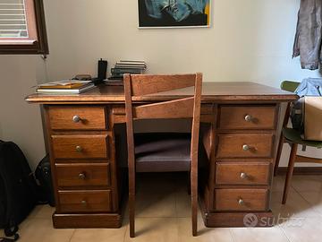 Scrivania in legno massiccio
