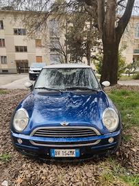 Mini Cooper 1.6 benzina 2001, 240.000 km 2300 euro
