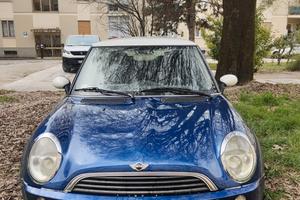 Mini Cooper 1.6 benzina 2001, 240.000 km 2300 euro