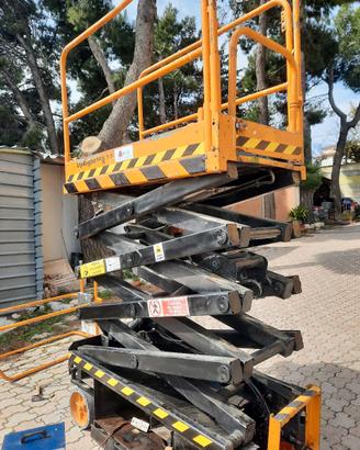 piattaforma elevatrice a pantografo 