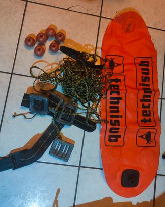 Pesi per subacqueo e boa segnalazione