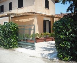 Appartamento con giardino arredato 200 mt mare