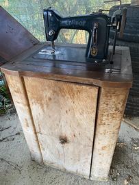 Macchina da cucire d’epoca