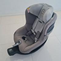 Seggiolino auto grigio