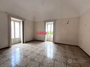 Immobile angolare da ristrutturare