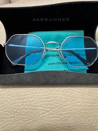 Occhiali da sole con lenti azzurre, Alexander