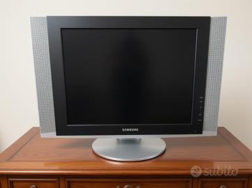 Televisore Samsung LCD 20 pollici con casse