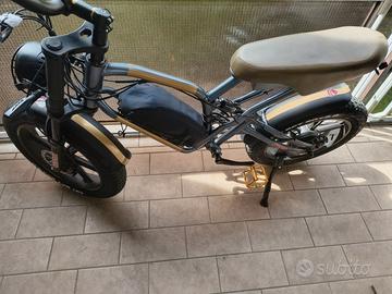 Bici elettrica 750W con 900 km, completa di acces.