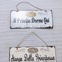 targhette di ferro con scrittte