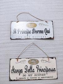 targhette di ferro con scrittte