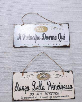 targhette di ferro con scrittte