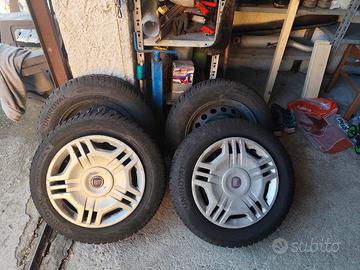   cerchi completi di gomme invernali uniroyal