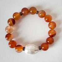 Bracciale con corniola e madreperla