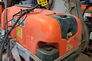 Attrezzatura agricola atomizzatore rimorchio trinc