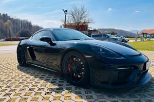 Porsche Cayman 718 GT4