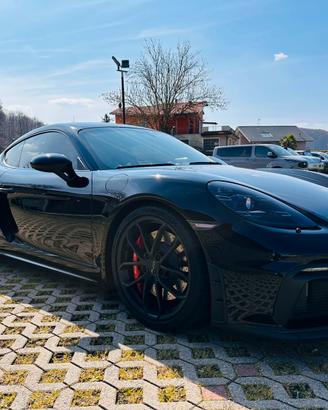 Porsche Cayman 718 GT4