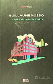 Libro noir La vita e’ un romanzo di Musso